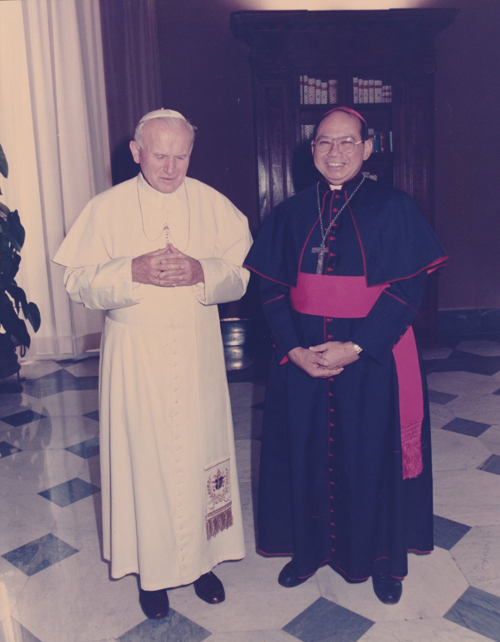 Bishop Perez with JPII (2)